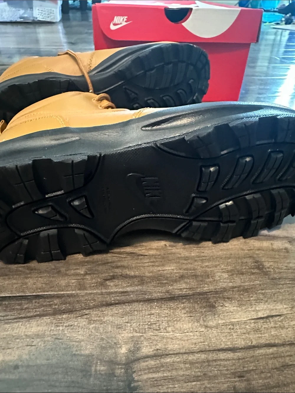Nike Big Kids Manoa Boot size 6.5 new